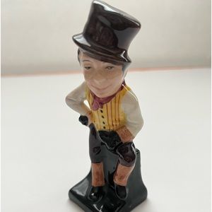 Designed by L.Harradine. Measures 4 inches in height.
Issued 1932-1983.